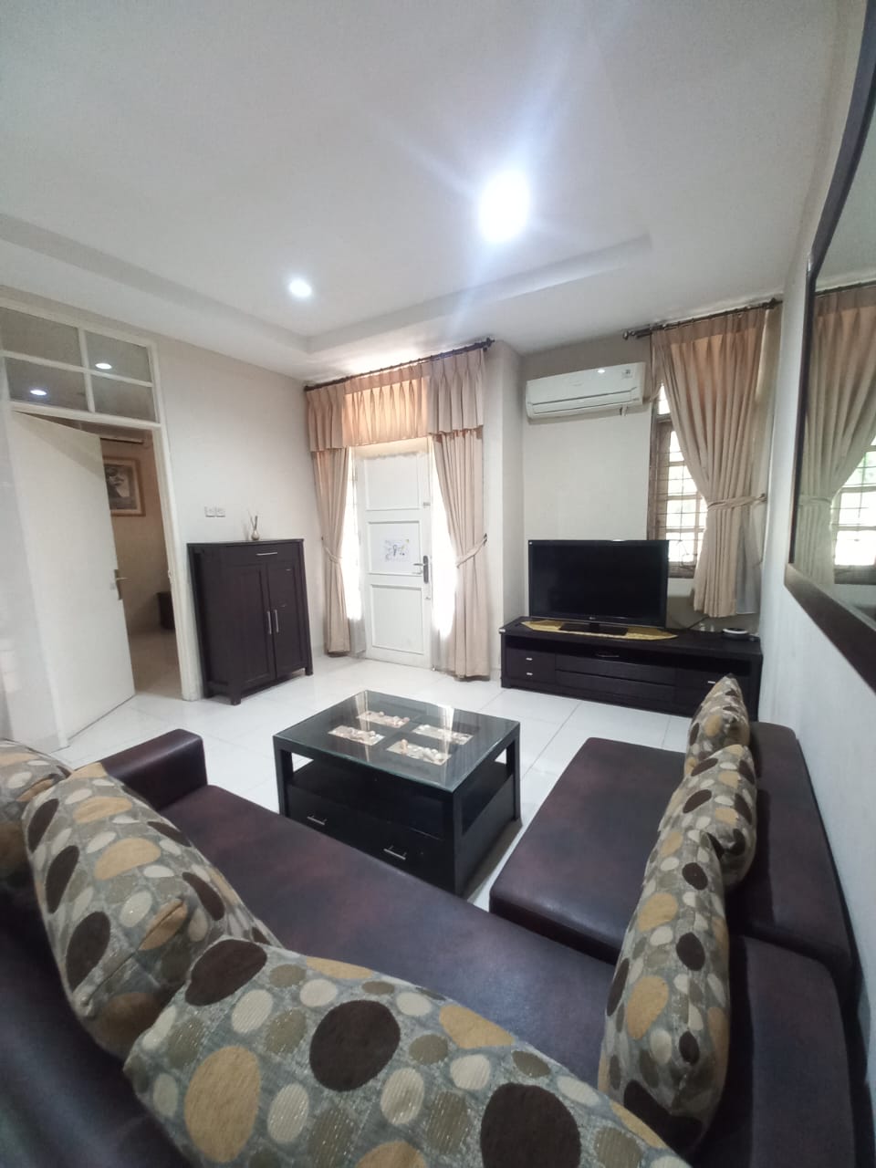 Rumah Disewakan di Cluster Beverly Lippo Cikarang